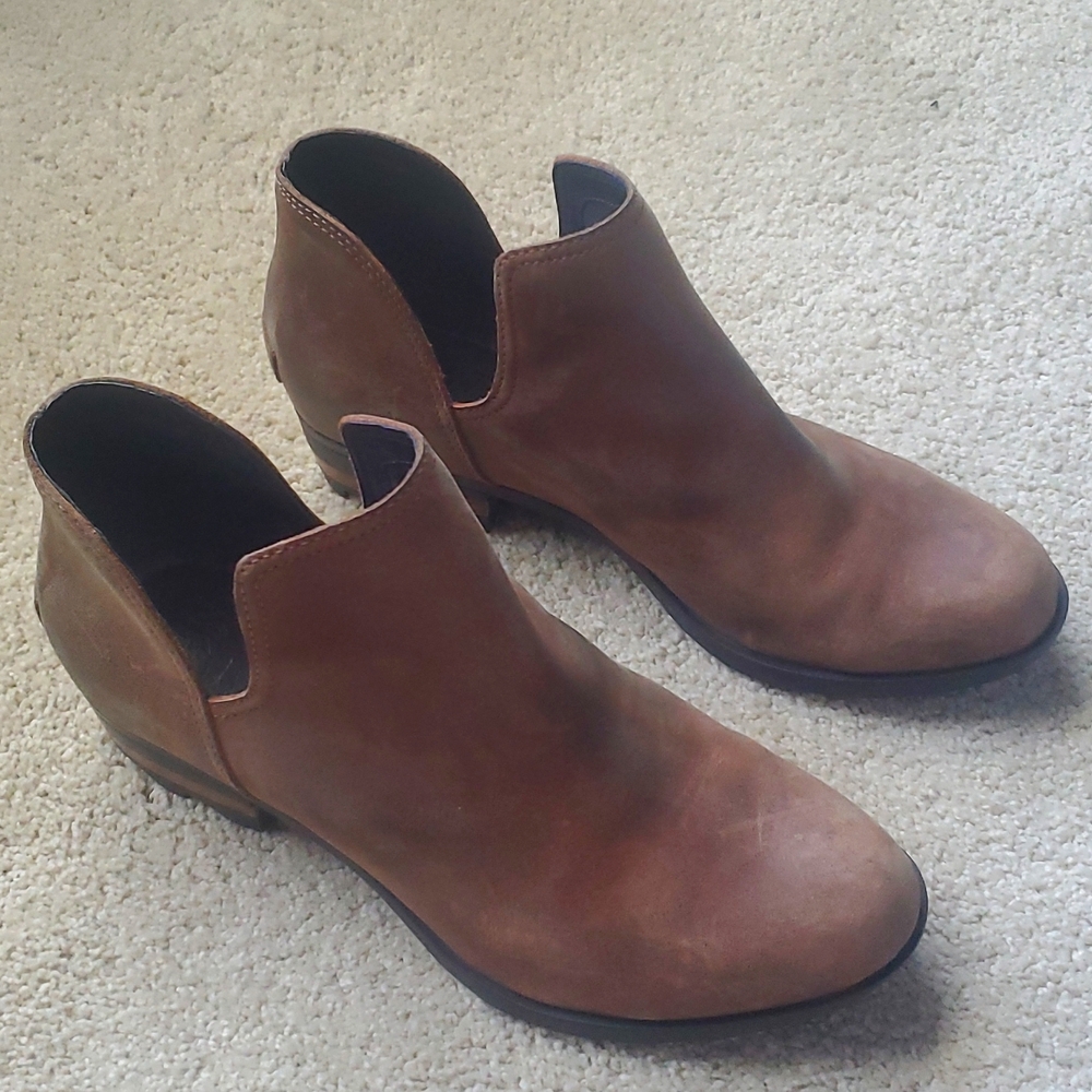 Sorel Lola Cut-out bootie